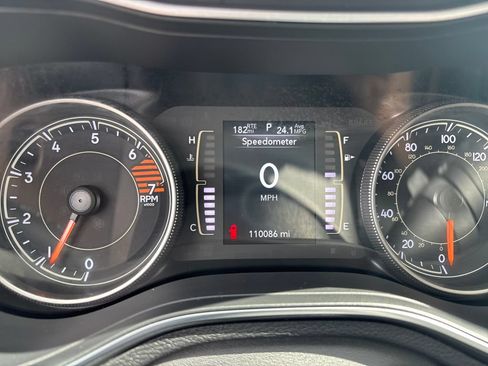 Used 2019 Jeep Cherokee Latitude w/ Popular Appearance Group FWD image 16