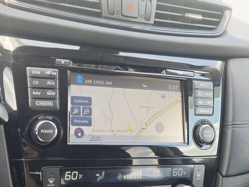 Used 2017 Nissan Rogue SL w/ SL Premium Package image 25