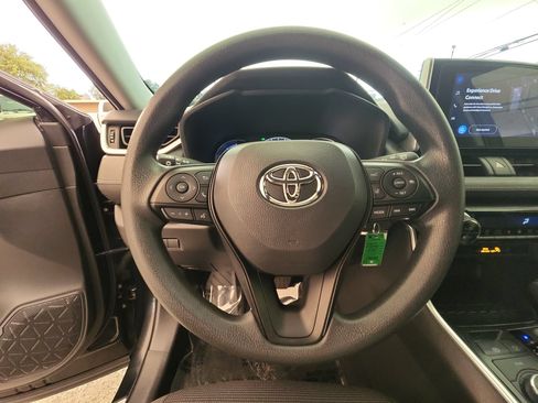 Used 2025 Toyota RAV4 LE AWD/4WD image 11