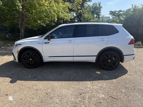 Used 2022 Volkswagen Tiguan SE R-Line AWD/4WD image 6