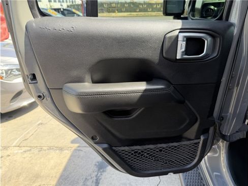 Used 2021 Jeep Wrangler Unlimited Sahara AWD/4WD image 19