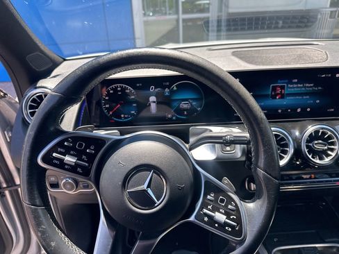 Used 2023 Mercedes-Benz GLB 250 image 4