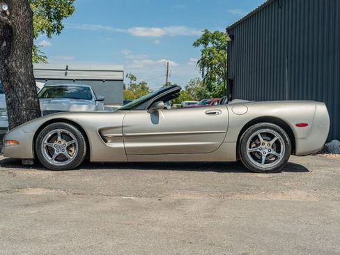 Used 2002 Chevrolet Corvette Convertible w/ Preferred Equipment Group2 image 3