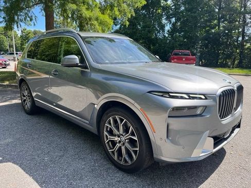 Used 2025 BMW X7 xDrive40i AWD/4WD image 2