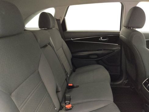 Used 2020 Kia Sorento LX AWD/4WD image 19