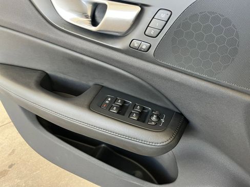 Used 2025 Volvo V60 B5 Cross Country Plus image 20