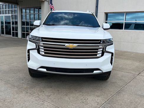 Used 2024 Chevrolet Tahoe High Country AWD/4WD image 2