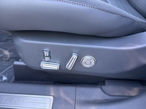 New 2025 Lincoln Nautilus Reserve image 8