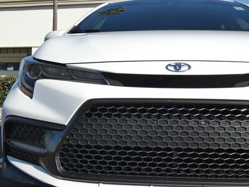 Used 2020 Toyota Corolla XSE image 18