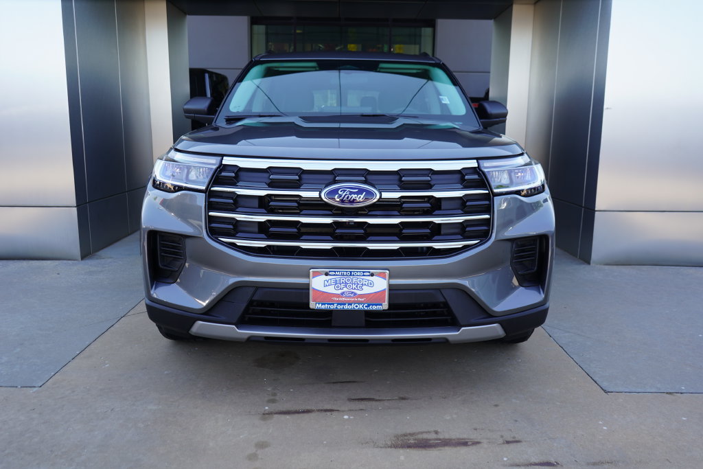 New 2026 Ford Explorer Active RWD image 4