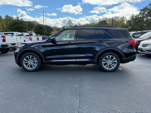 Certified 2022 Ford Explorer XLT w/ Equipment Group 202A image 7