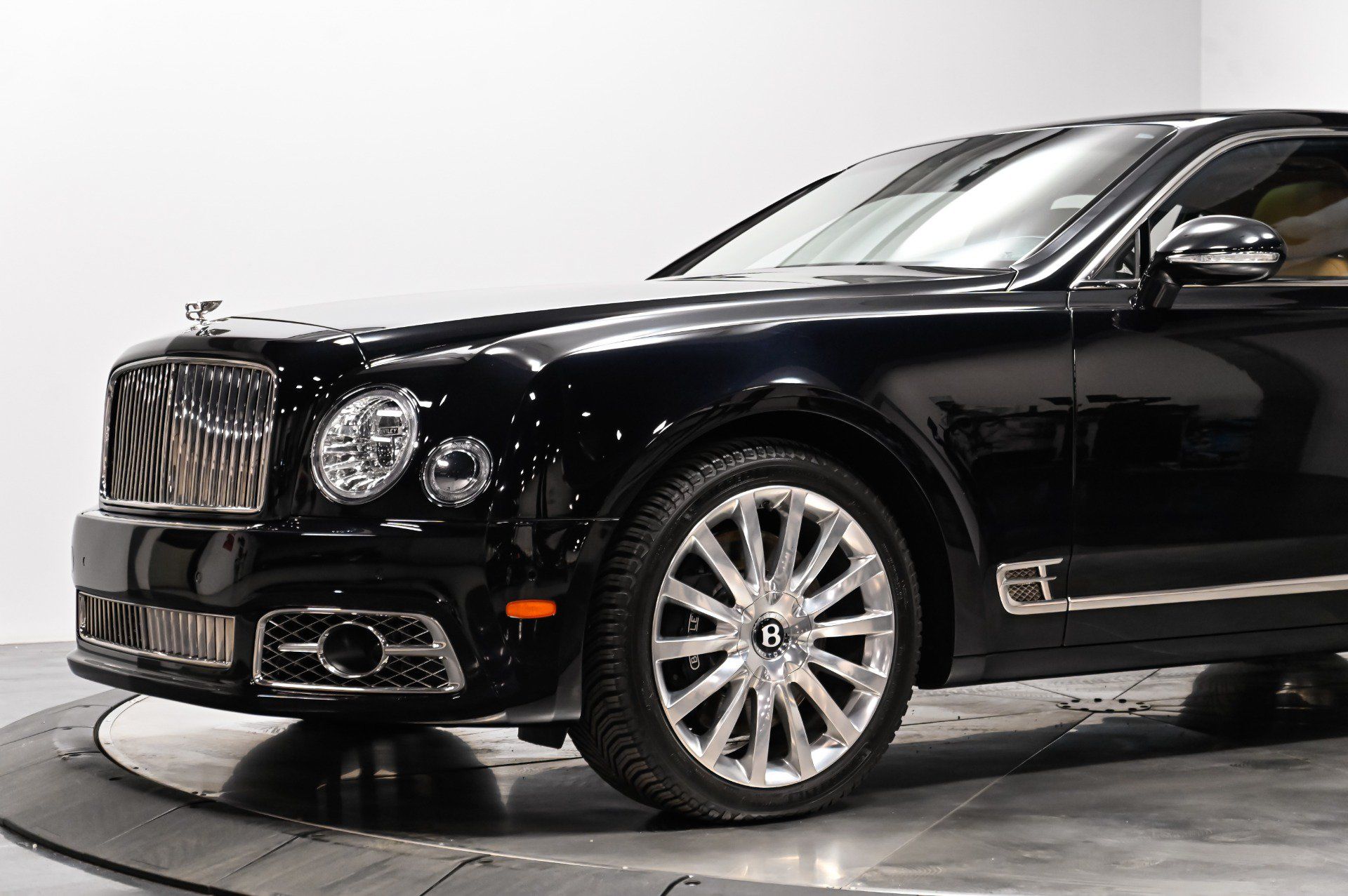 Used 2017 Bentley Mulsanne RWD image 5