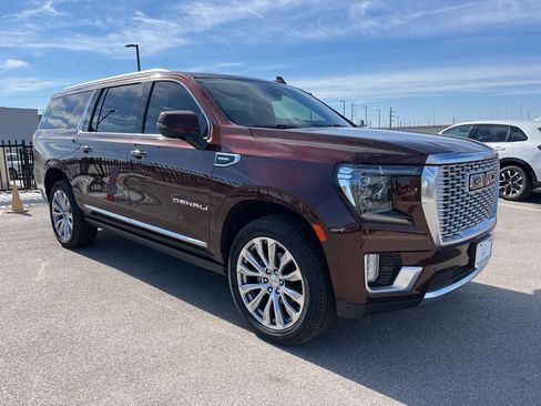 Used 2022 GMC Yukon XL Denali image 3