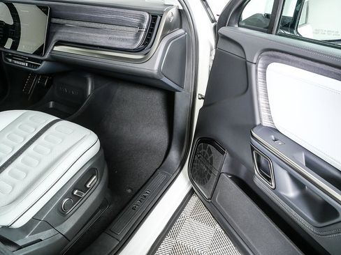 Used 2024 Rivian R1S Adventure image 23