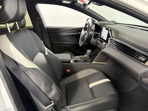 Used 2025 Toyota Camry SE image 29