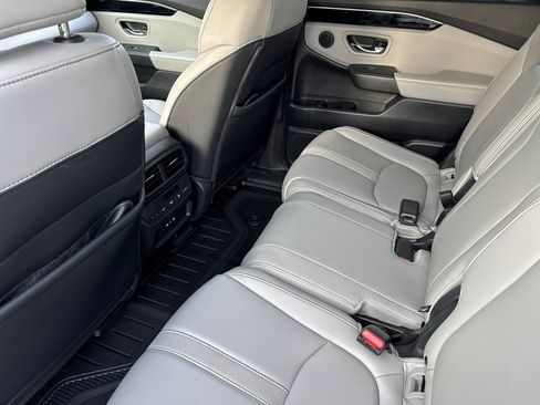 Certified 2024 Honda Pilot Touring image 28