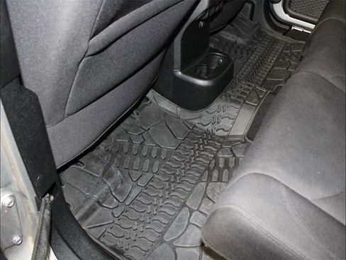 Used 2018 Jeep Wrangler Unlimited Sport S image 25