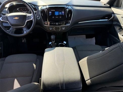 Used 2023 Chevrolet Traverse LT image 12