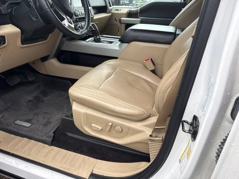 Used 2017 Ford F150 Lariat w/ Equipment Group 502A Luxury AWD/4WD image 13