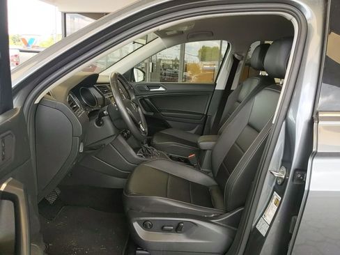 Used 2021 Volkswagen Tiguan SE FWD image 12
