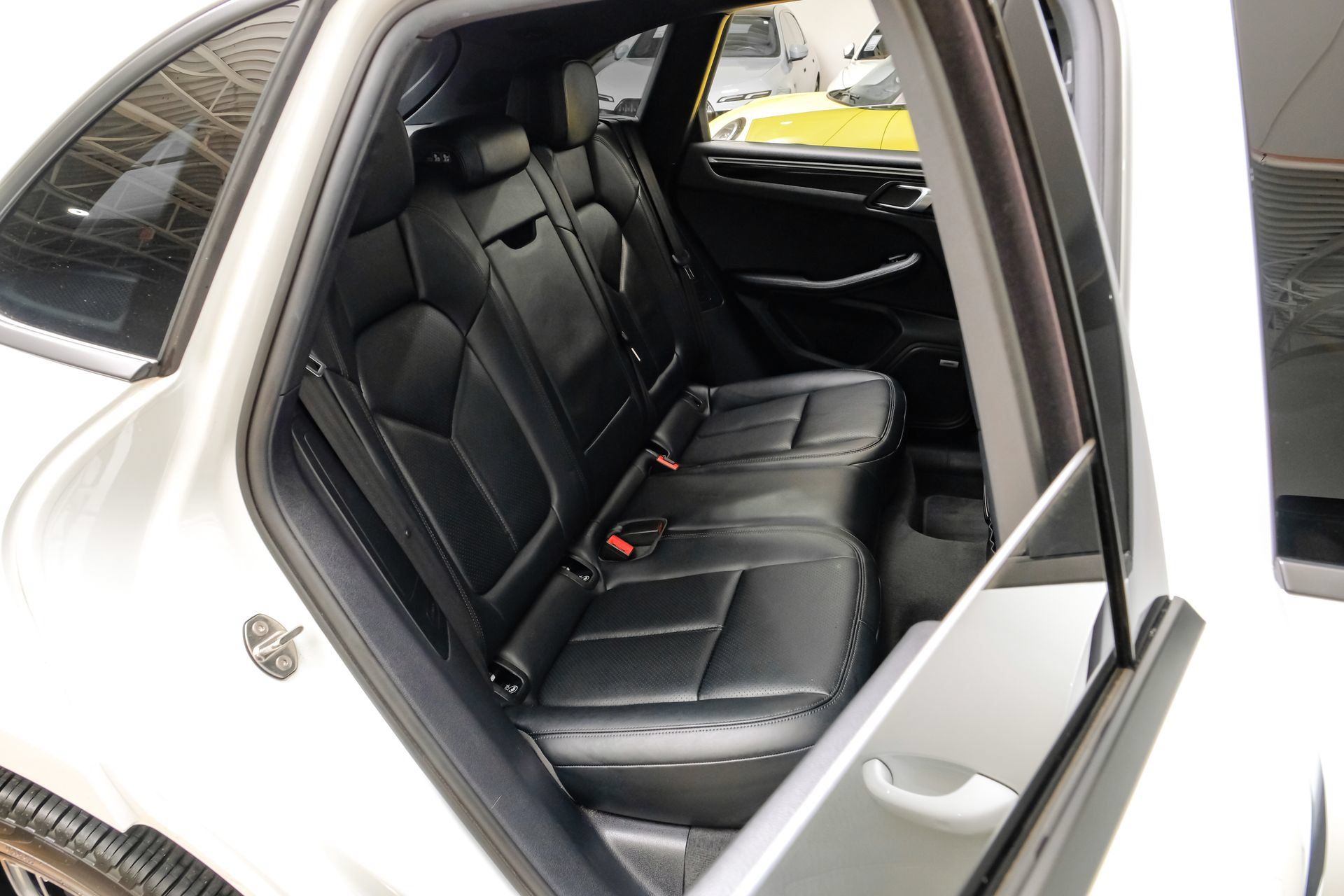 Used 2024 Porsche Macan w/ Premium Plus Package AWD/4WD image 37