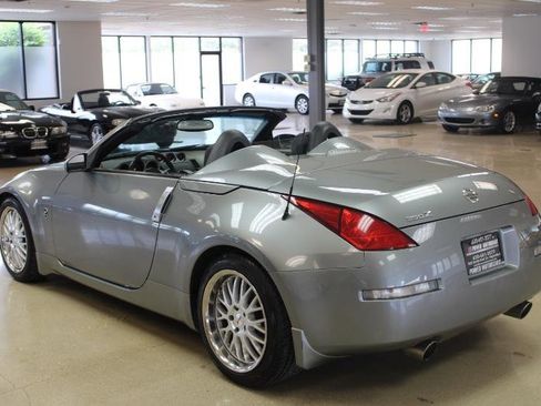 Used 2004 Nissan 350Z Touring RWD image 4