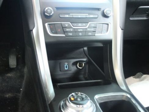 Used 2018 Ford Fusion SE w/ Fusion SE Technology Package FWD image 22