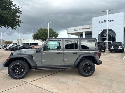 Used 2023 Jeep Wrangler Unlimited w/ Cold Weather Group AWD/4WD image 8