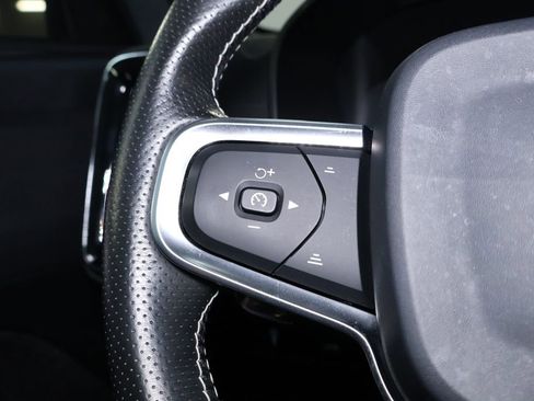 Used 2019 Volvo XC40 T5 R-Design image 21