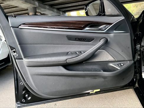 Certified 2023 BMW 530i xDrive w/ Premium Package image 21