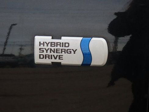 Used 2018 Toyota Prius C Three image 15