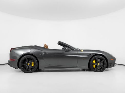 Used 2016 Ferrari California T RWD image 10