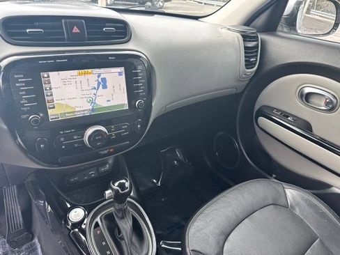 Used 2017 Kia Soul + w/ Primo Package FWD image 10