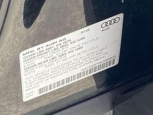 Used 2020 Audi Q5 e Premium w/ Convenience Package image 31