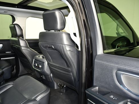 Used 2025 Ford Expedition Platinum AWD/4WD image 42