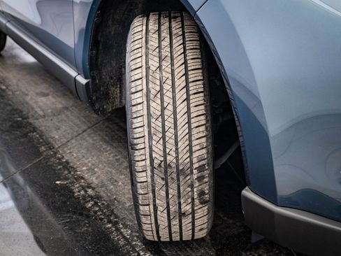 Used 2023 Toyota Venza Limited image 43