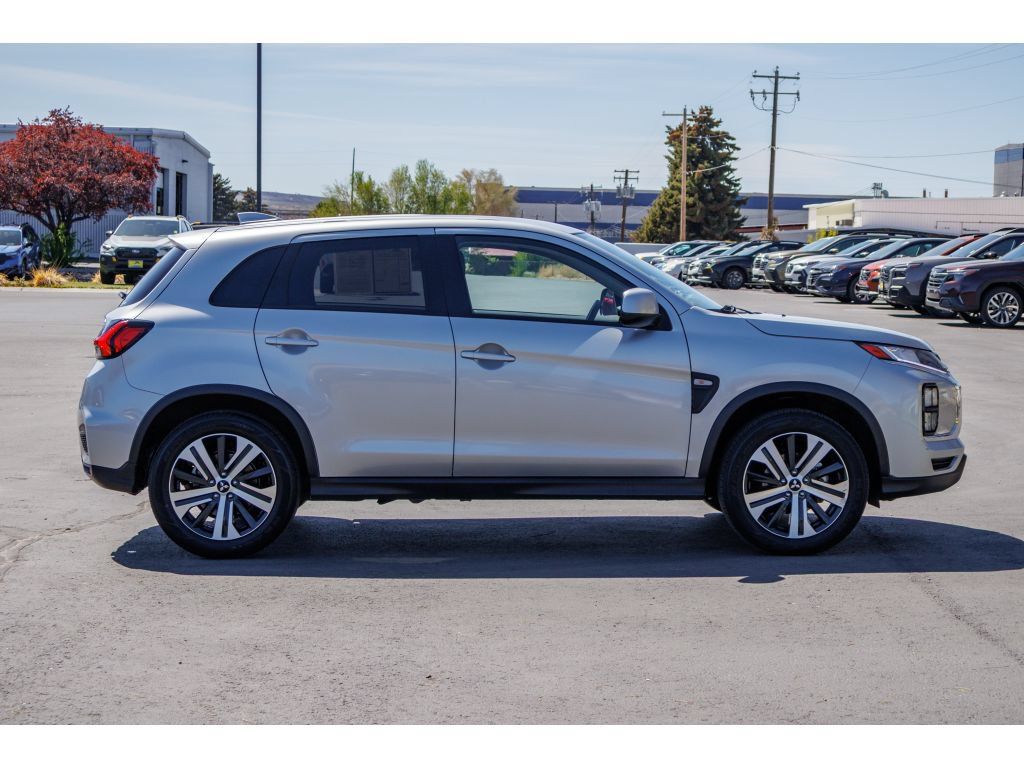 Used 2025 Mitsubishi Outlander Sport ES AWD/4WD image 2