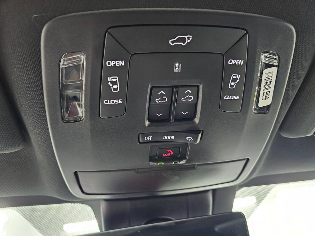 Used 2026 Toyota Sienna Platinum AWD/4WD image 24