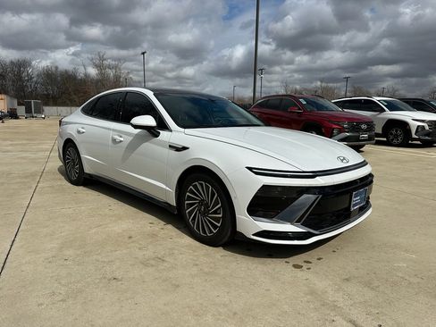 Used 2024 Hyundai Sonata Limited image 3