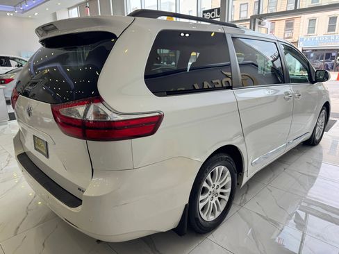 Used 2016 Toyota Sienna XLE w/ XLE Navigation Package FWD image 7