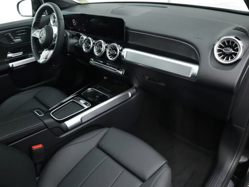 Certified 2025 Mercedes-Benz GLB 250 4MATIC image 17