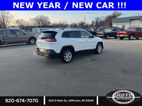 Used 2017 Jeep Cherokee Latitude w/ Cold Weather Group image 11