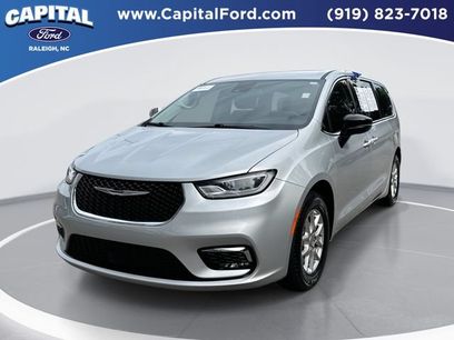 Used 2024 Chrysler Pacifica Touring-L