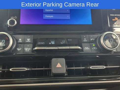 Used 2024 Toyota Highlander XLE AWD/4WD image 28
