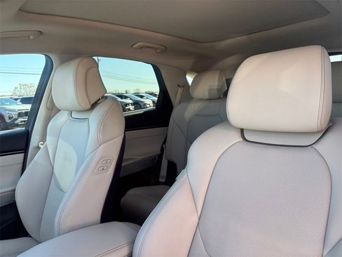 Used 2023 Genesis GV70 2.5T w/ Select Package image 13