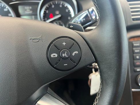 Used 2011 Mercedes-Benz R 350 4MATIC image 27