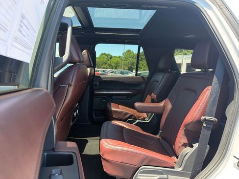 Used 2024 Ford Expedition Limited AWD/4WD image 12