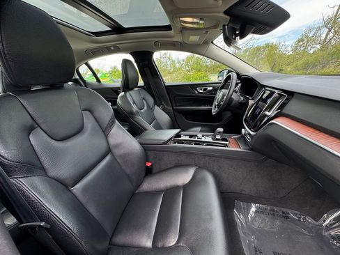 Used 2024 Volvo S60 B5 Plus AWD/4WD image 29