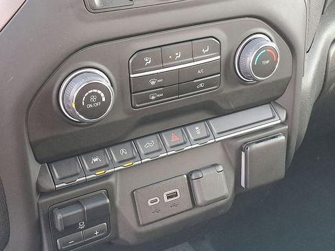 Used 2023 Chevrolet Silverado 1500 Custom image 34