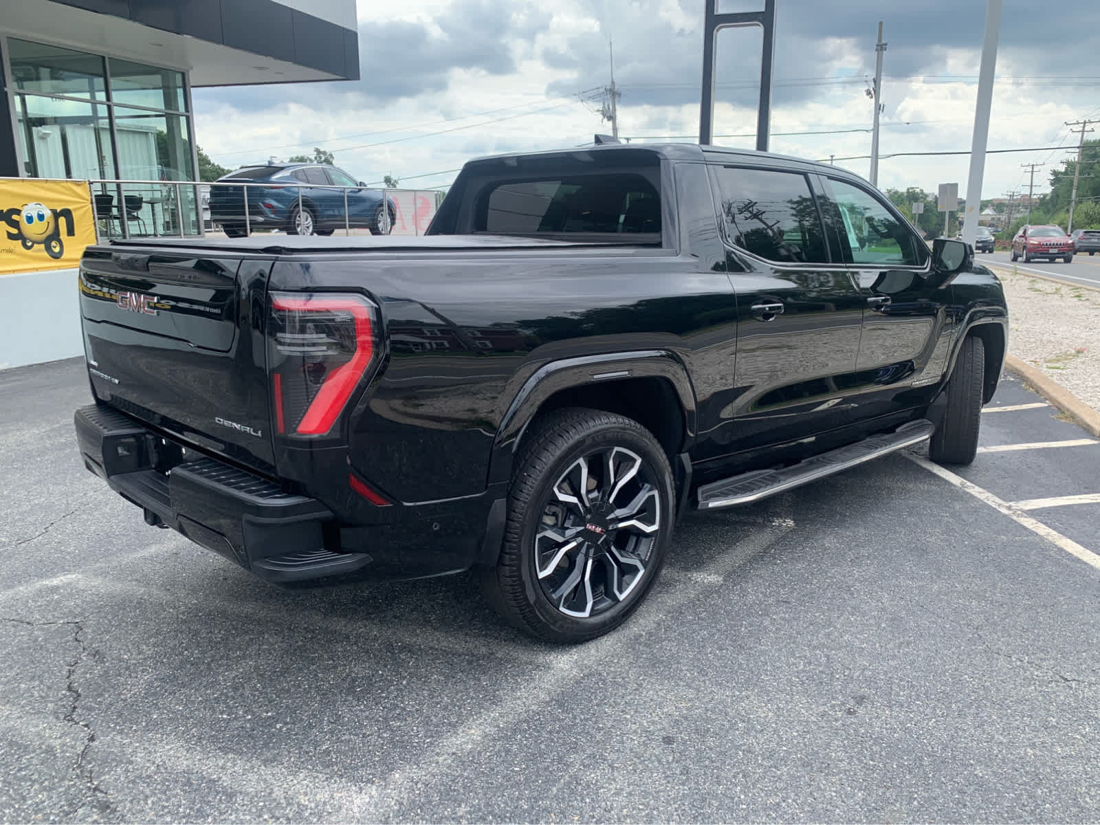 Used 2026 GMC Sierra EV Denali AWD/4WD image 7